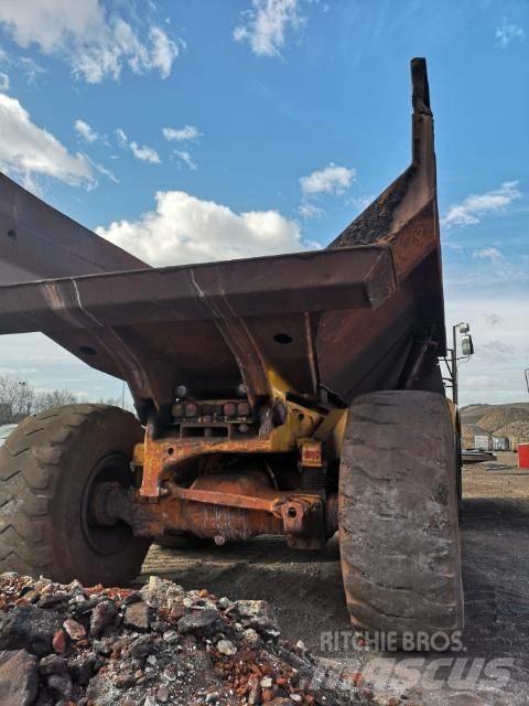 CAT 735 铰接式自卸车