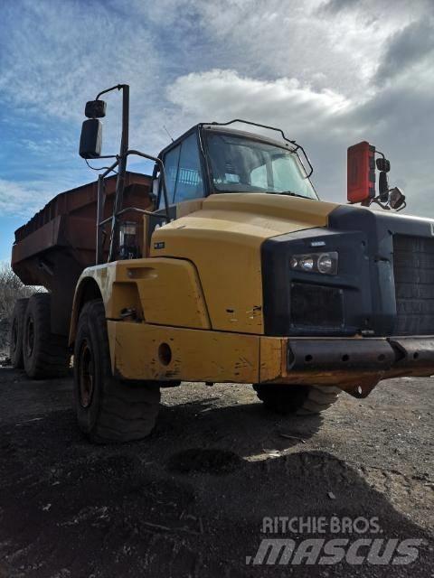 CAT 735 铰接式自卸车