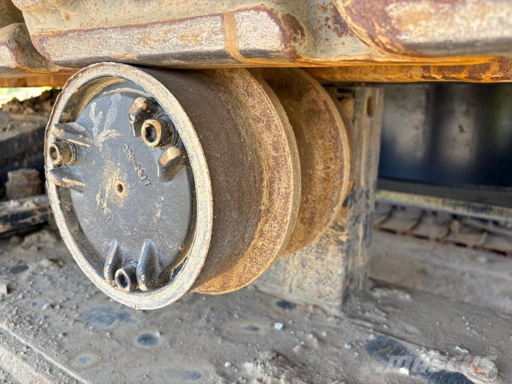 CAT 374 (On Transport) 履带挖掘机