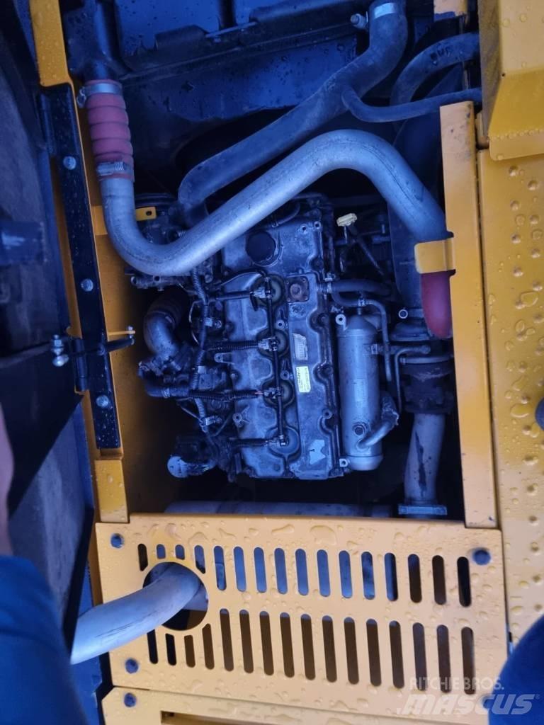 JCB JS 160 LC 履带挖掘机