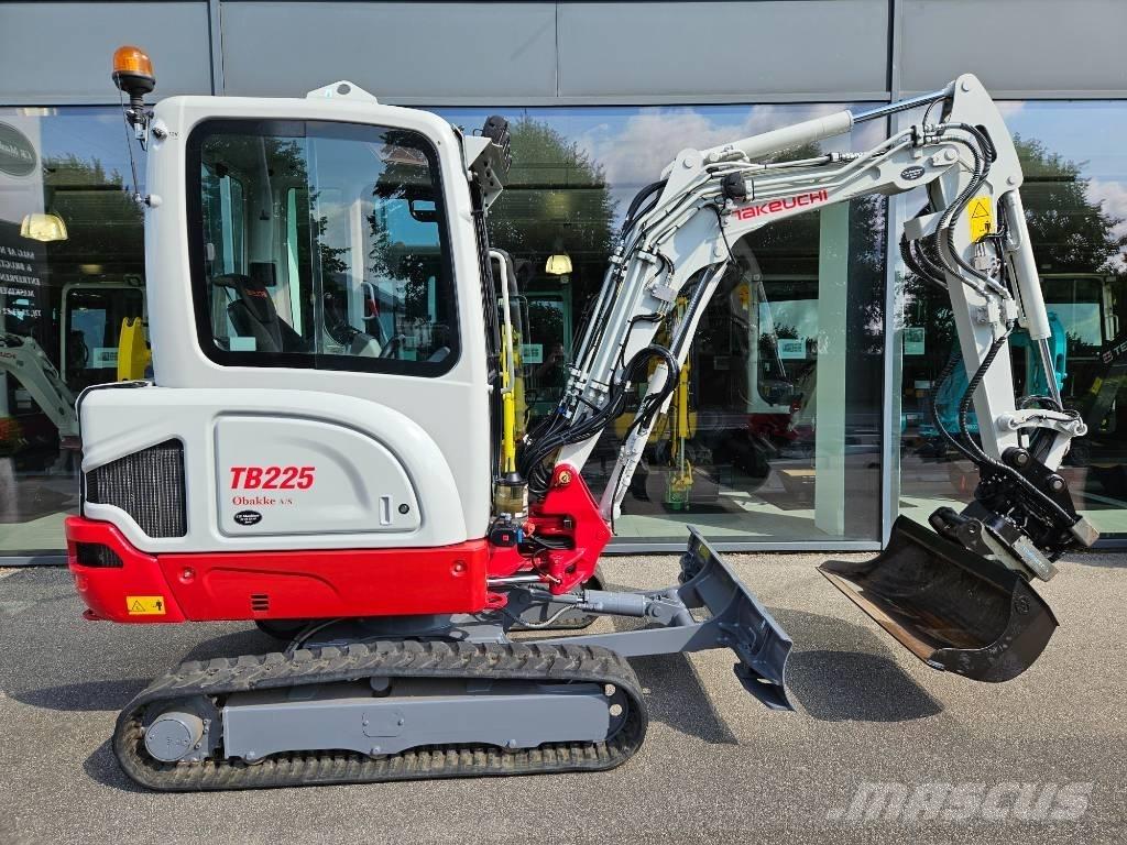 Takeuchi TB 225 小型挖掘机