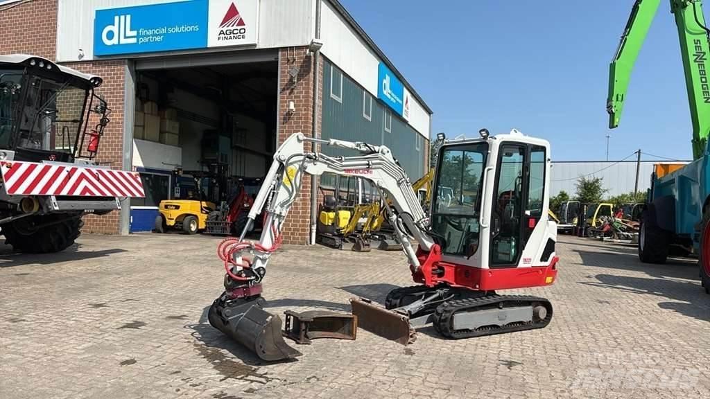 Takeuchi TB225 小型挖掘机