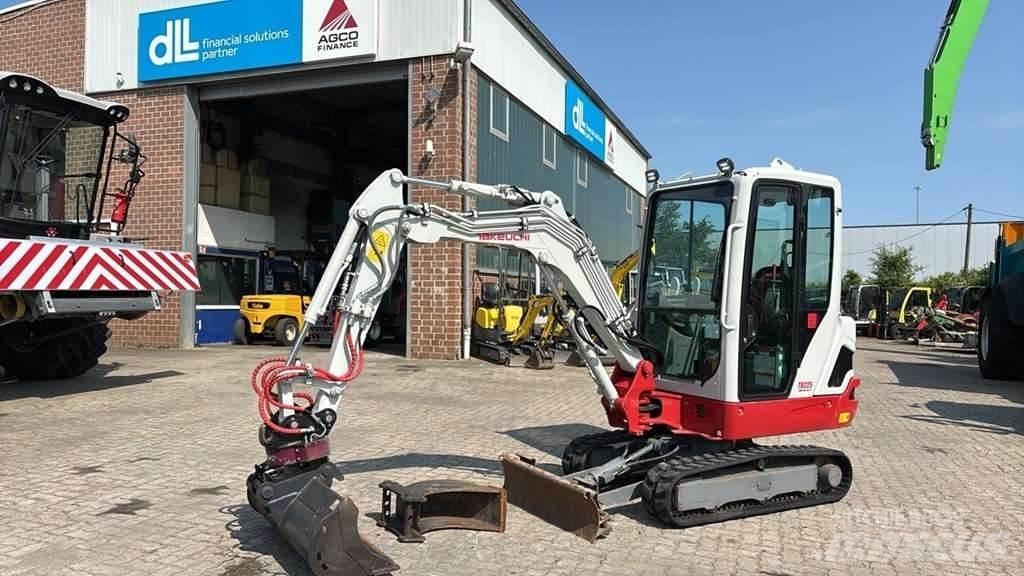Takeuchi TB225 小型挖掘机