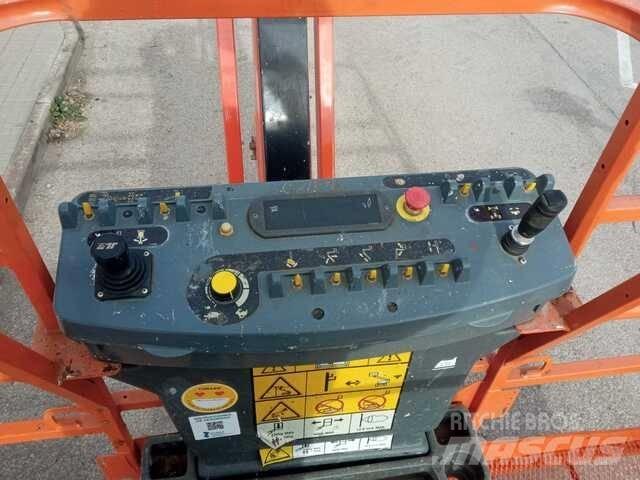 JLG 800 AJ 曲臂高空工作平台