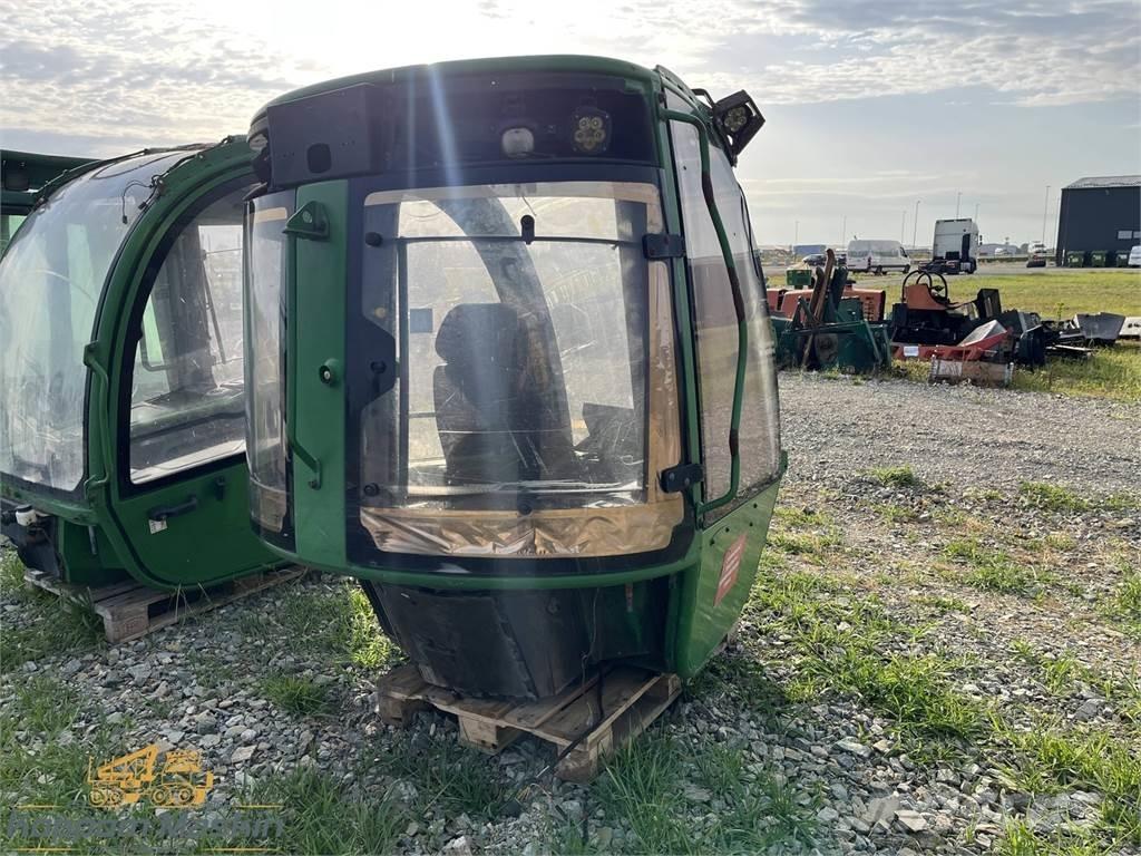 John Deere 1010E 驾驶室与内部