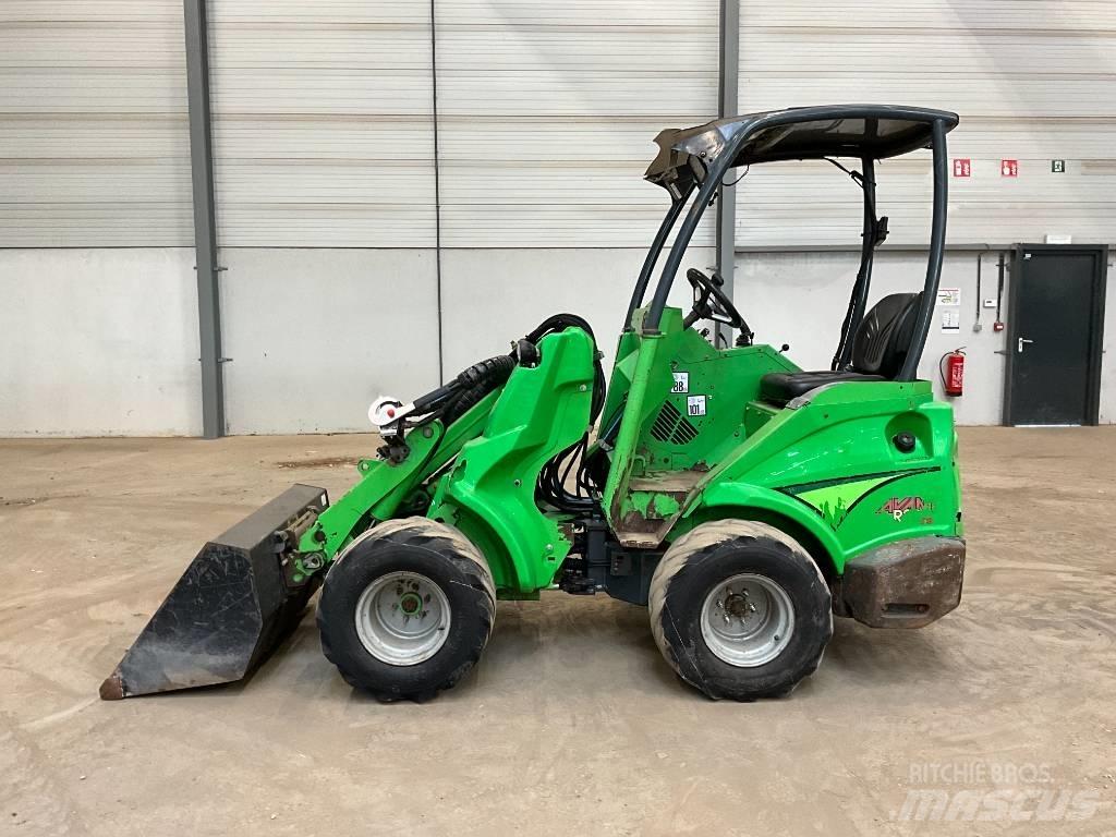 Avant R 28 T S 小型装载机