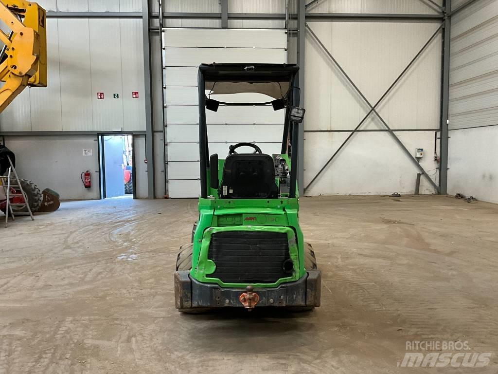 Avant R 28 T S 小型装载机