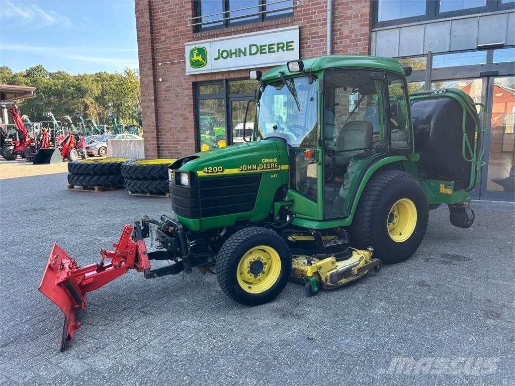 John Deere 4200 小型拖拉机