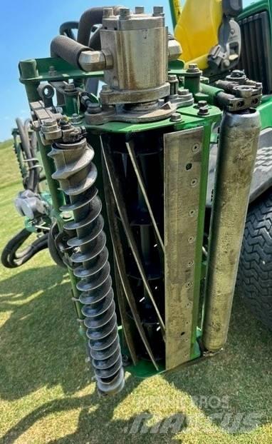 John Deere 8900A 骑乘式割草机