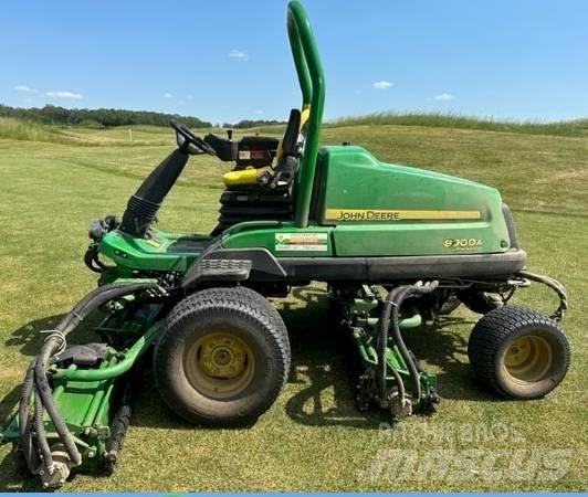 John Deere 8900A 骑乘式割草机
