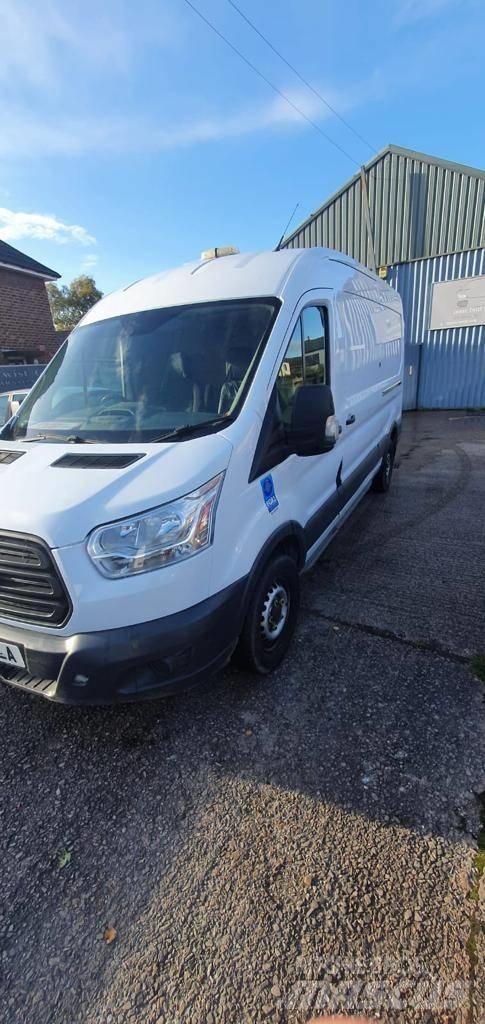 Ford Transit 350 大型面包车