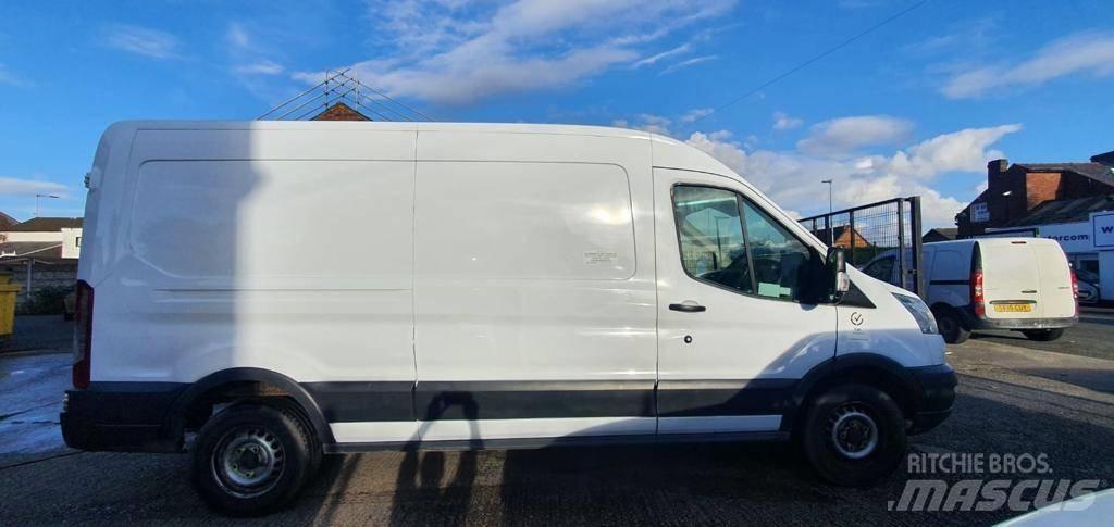 Ford Transit 350 大型面包车