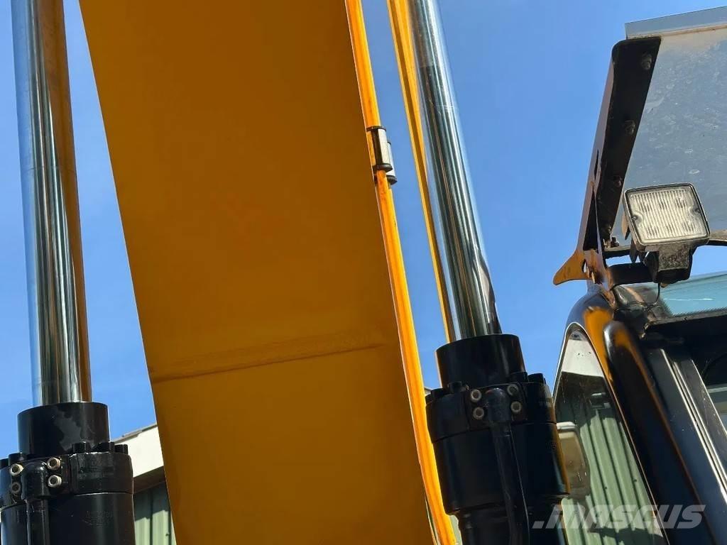 JCB JS220LC plus 履带挖掘机