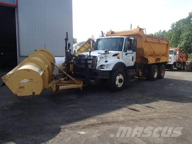 International 7400 推雪机