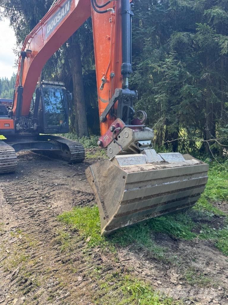 Doosan DX 225 LC-7 履带挖掘机