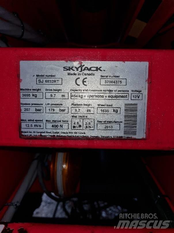 SkyJack SJ 6832 剪叉式升降机