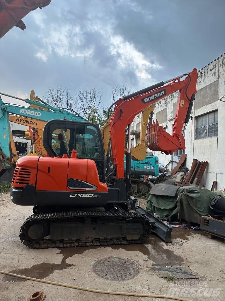 Doosan DX 60 中型挖掘机