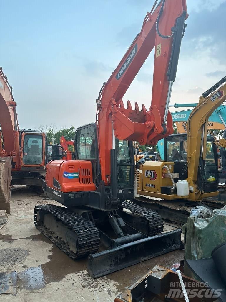 Doosan DX 60 中型挖掘机