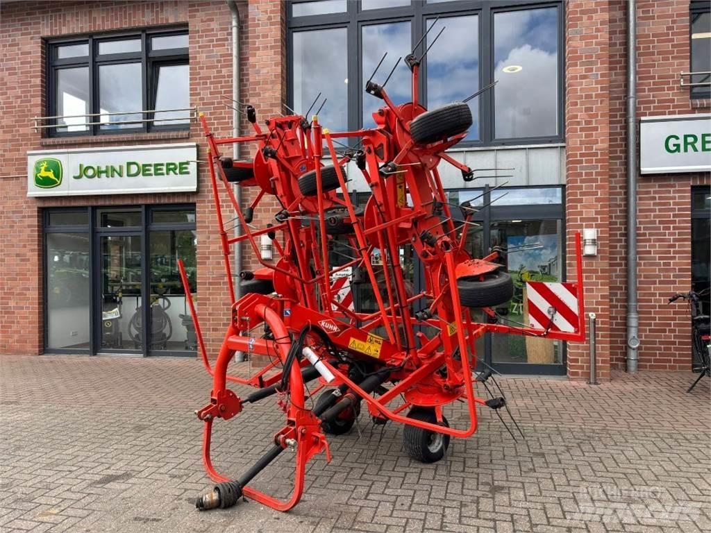 Kuhn GF 8702 犁耙和摊草机