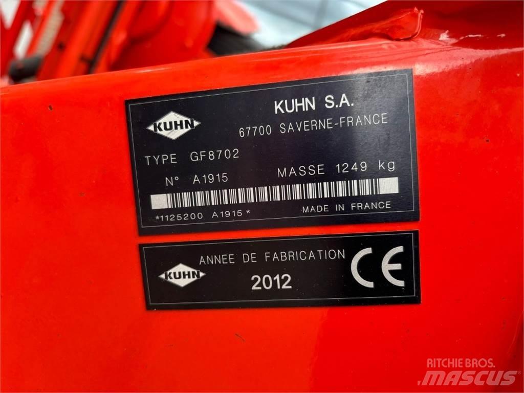 Kuhn GF 8702 犁耙和摊草机