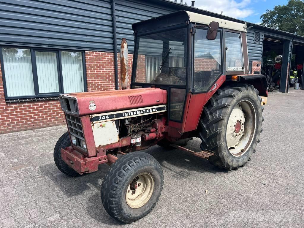 International 744 拖拉机/农用车