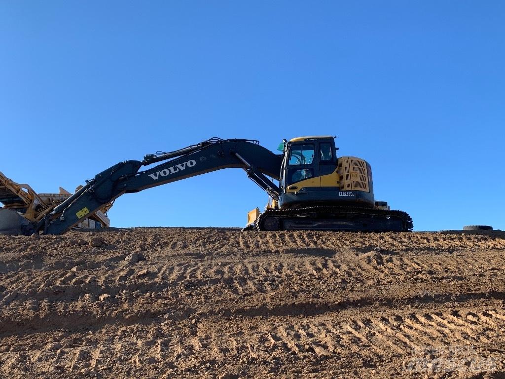 Komatsu 138 us -8 履带挖掘机
