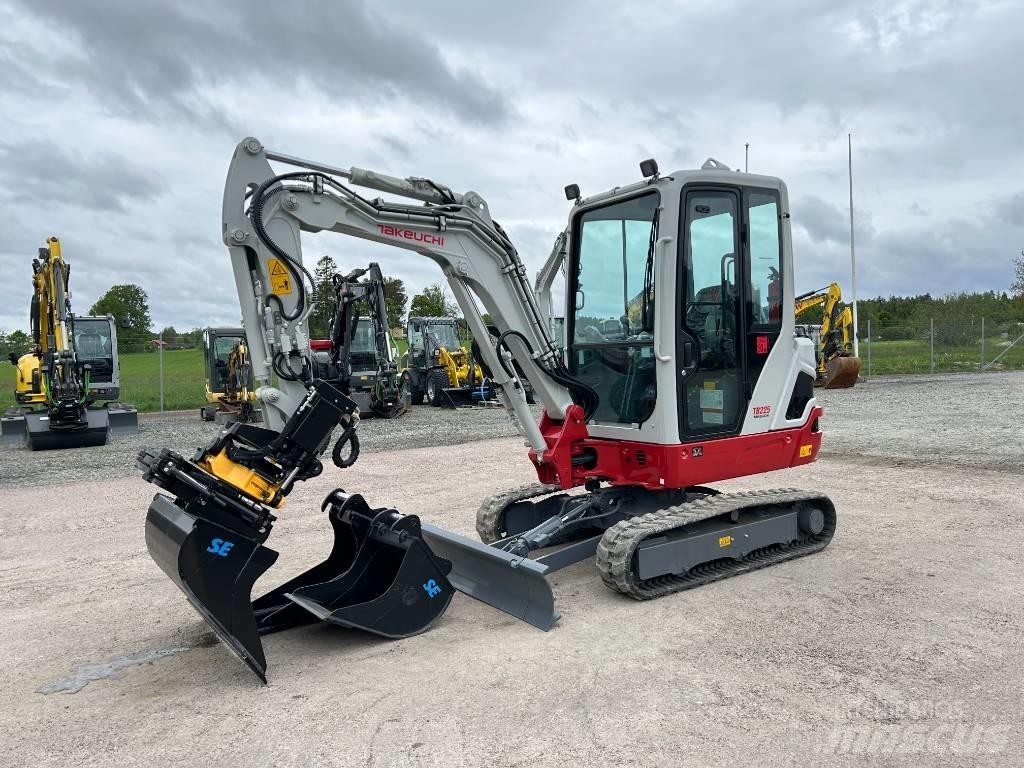 Takeuchi TB225 小型挖掘机