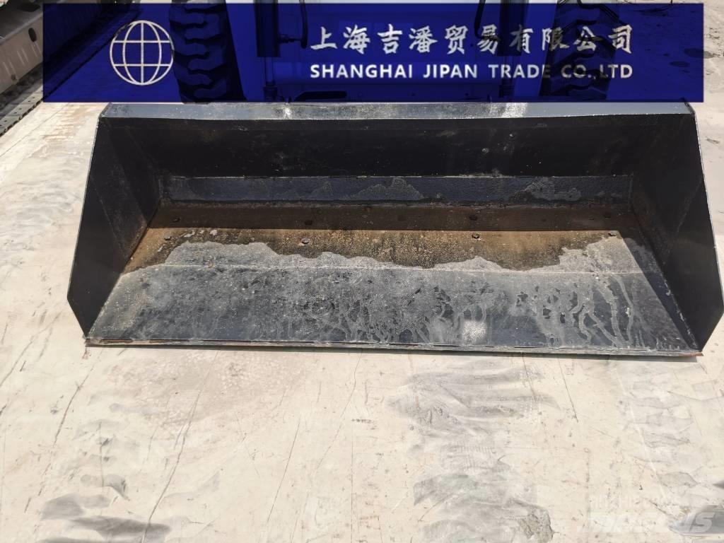 Bobcat S 130 滑移装载机