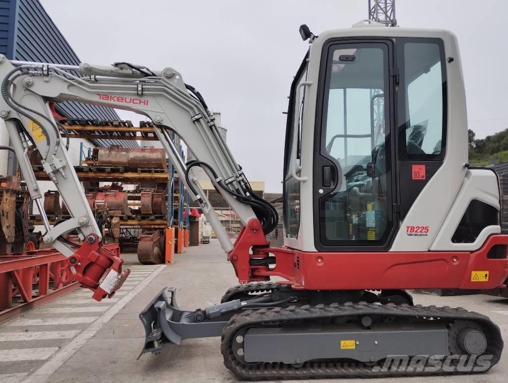 Takeuchi TB 225 小型挖掘机