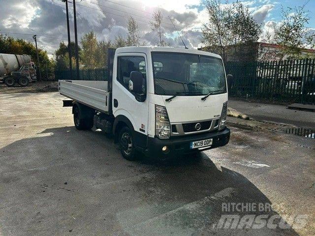 Nissan NT400 Cabstar 皮卡车