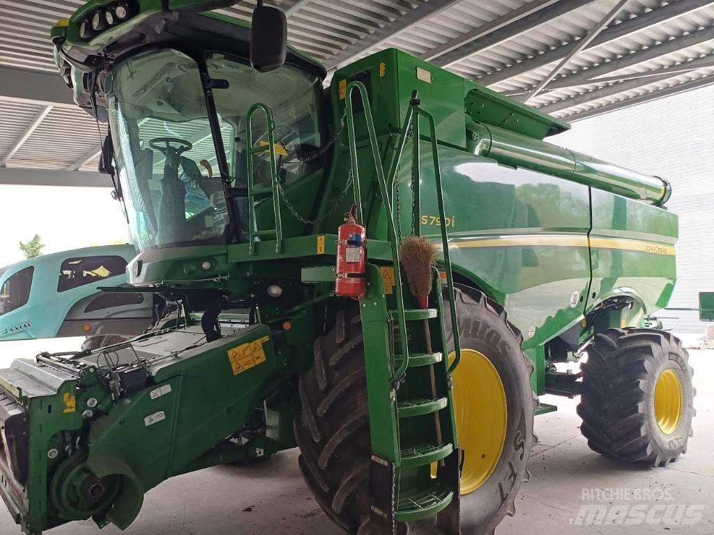 John Deere S790i 联合收割机