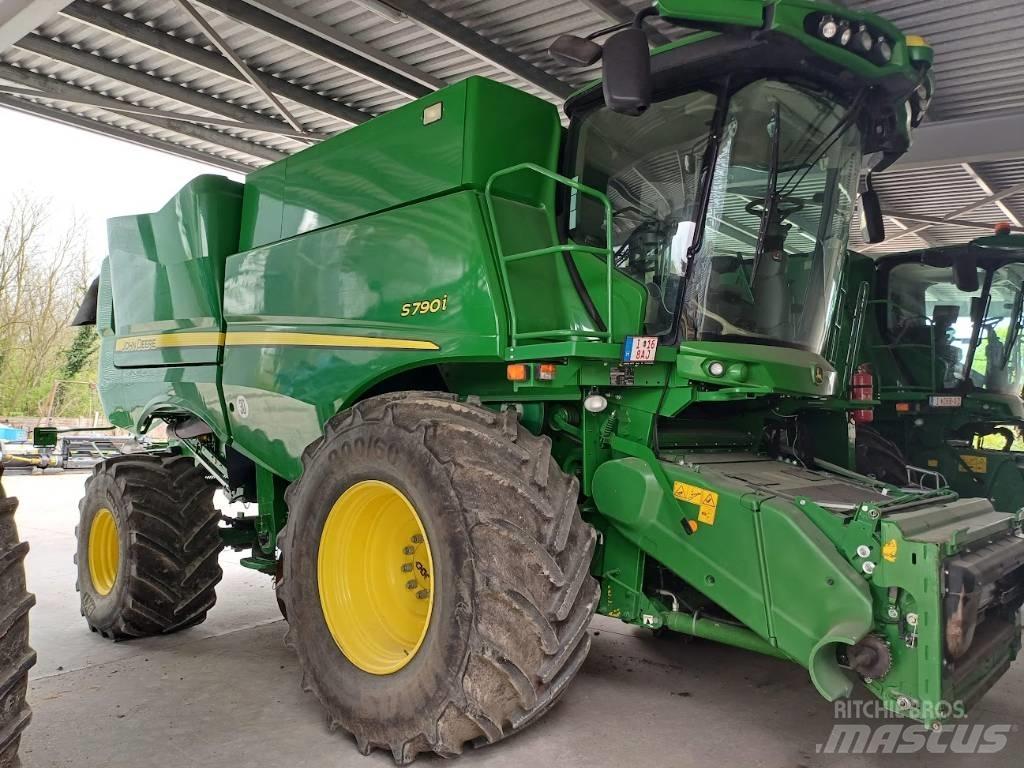 John Deere S790i 联合收割机
