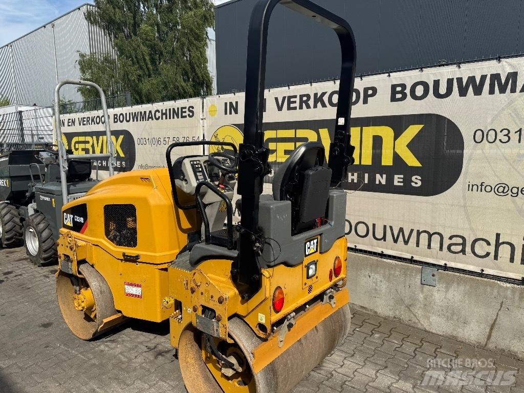 CAT CB 24 B 双轮压路机