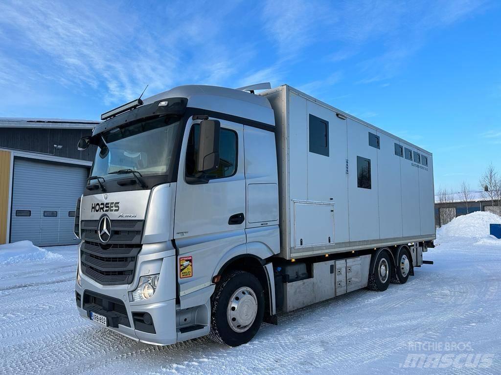 Mercedes-Benz Actros 动物运输货车