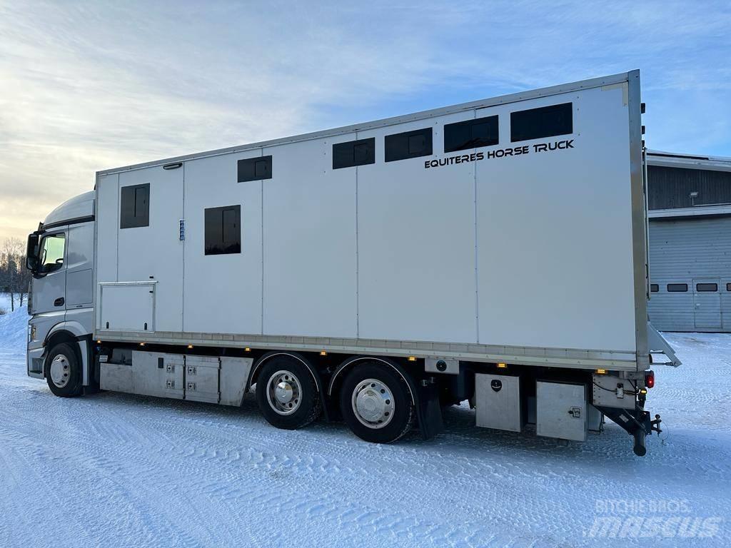 Mercedes-Benz Actros 动物运输货车