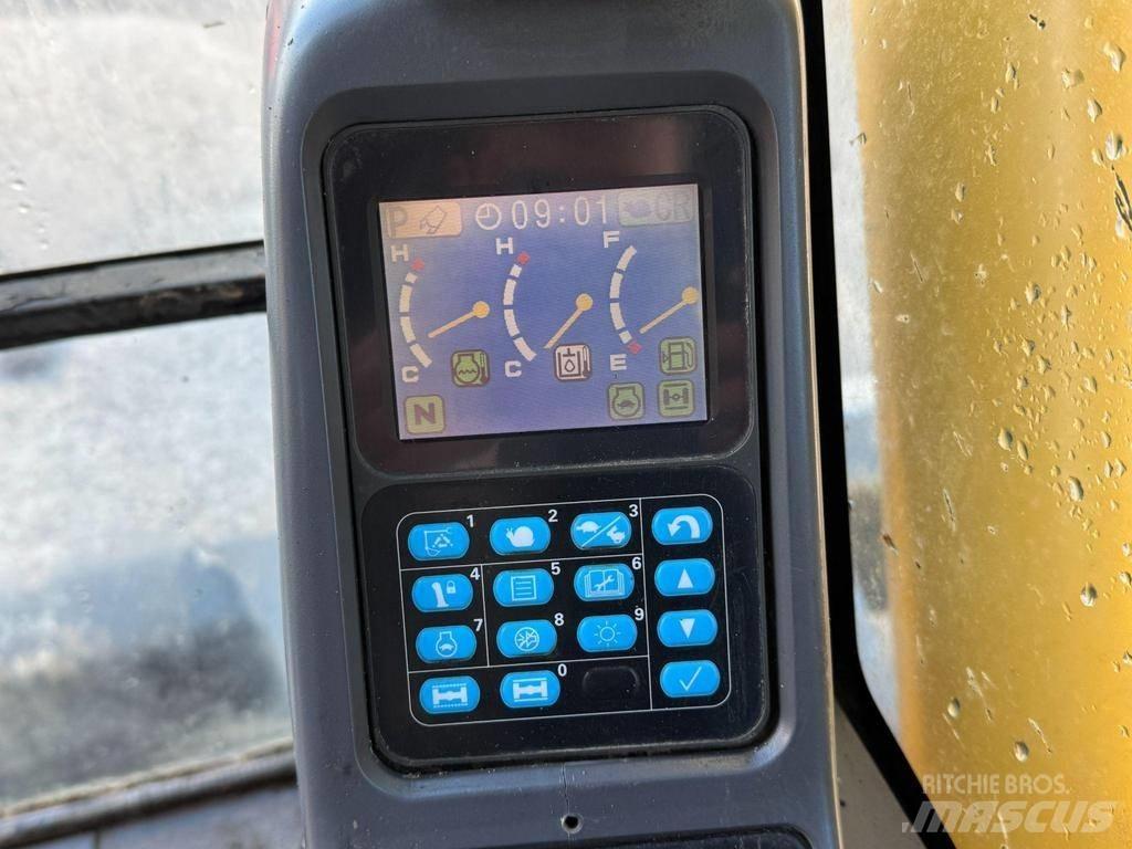 Komatsu PW 160-7 轮式挖掘机