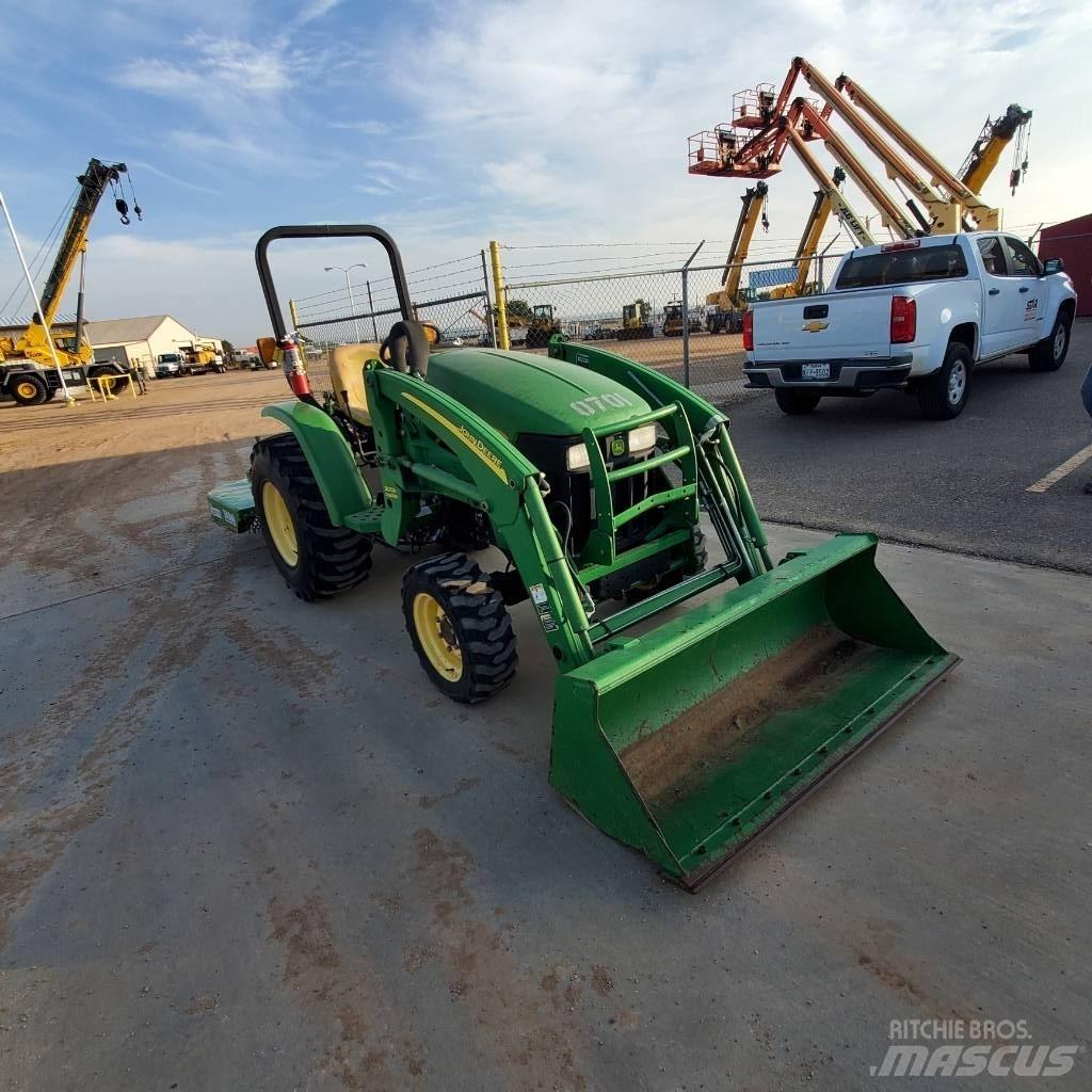 John Deere 3203 小型拖拉机