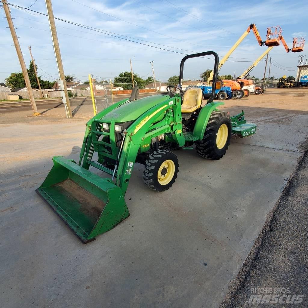 John Deere 3203 小型拖拉机
