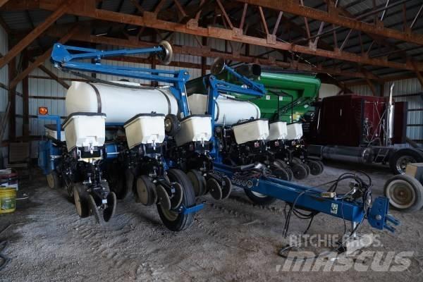 Kinze 3200 12R30 种植机
