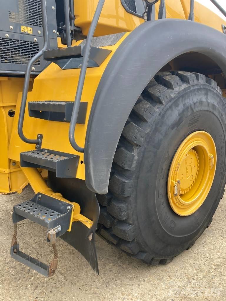 Bell B45E 6x6 铰接式自卸车