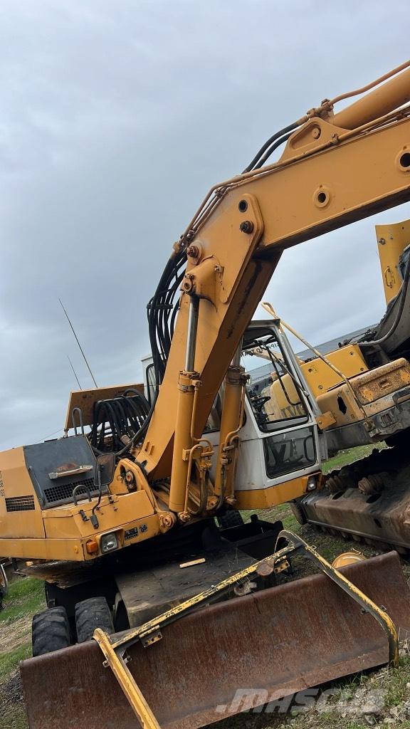 Liebherr A 922 吊杆和铲斗