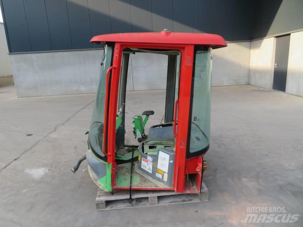 Volvo L30B / L35B 驾驶室与内部