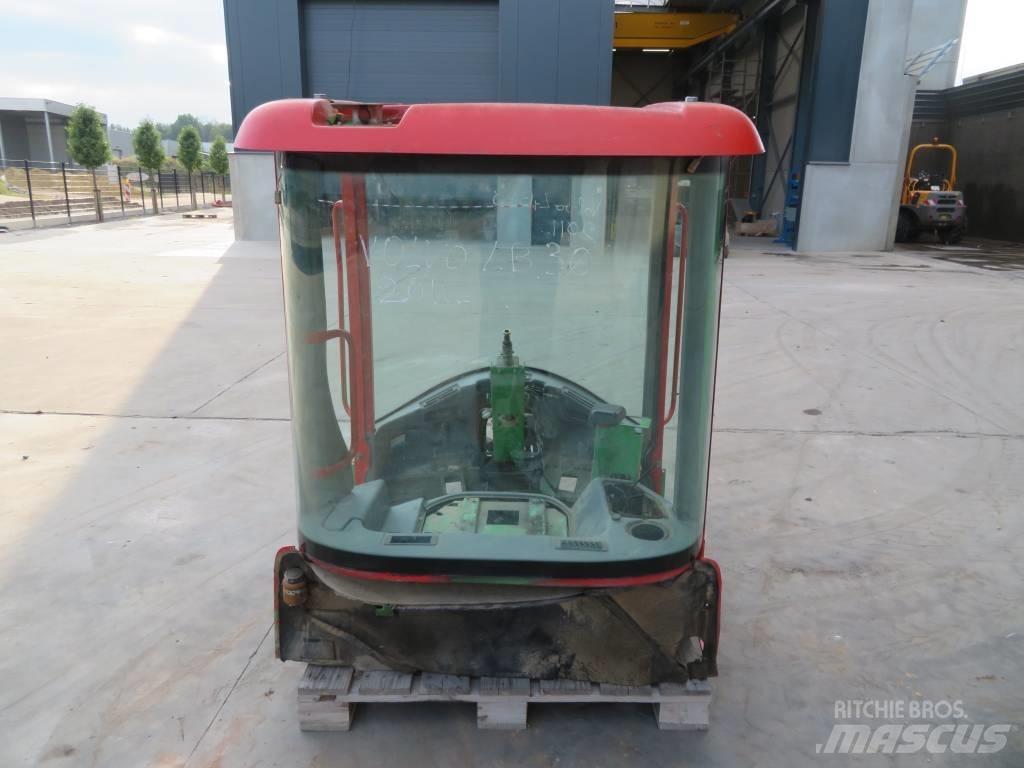 Volvo L30B / L35B 驾驶室与内部