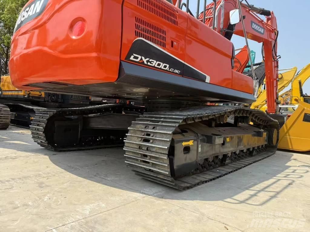 Doosan DX 300 LC 履带挖掘机