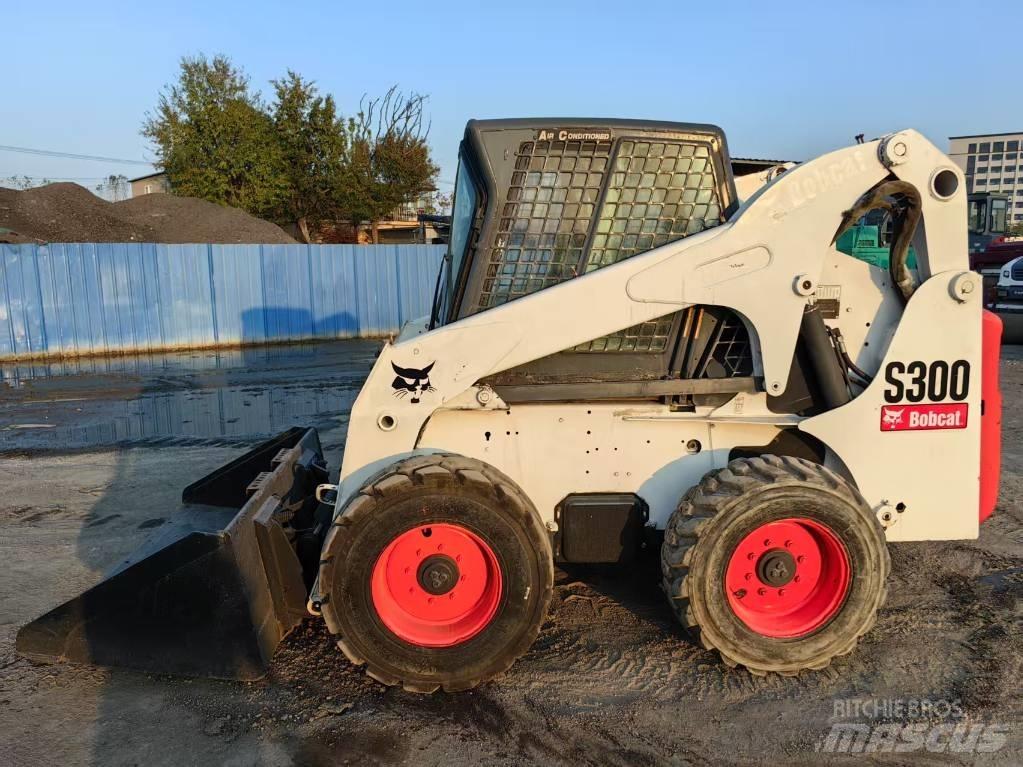 Bobcat S 300 滑移装载机