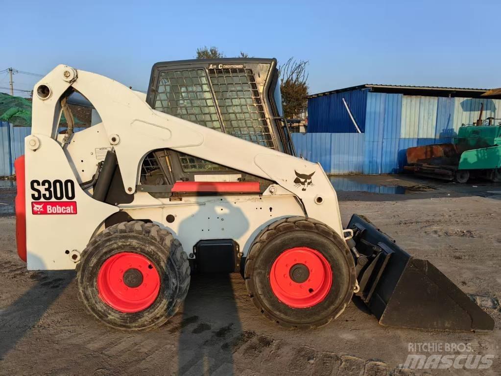 Bobcat S 300 滑移装载机