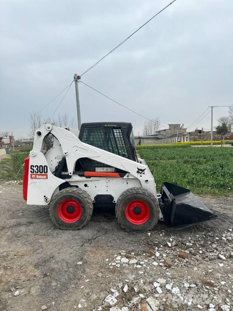 Bobcat S 300 滑移装载机