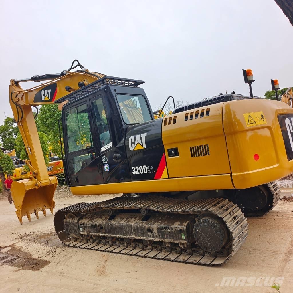 CAT 320 D2L 履带挖掘机