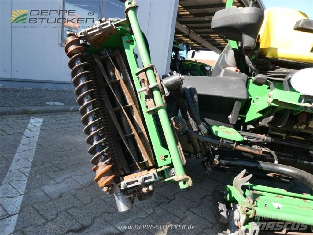 John Deere 8700 割草机