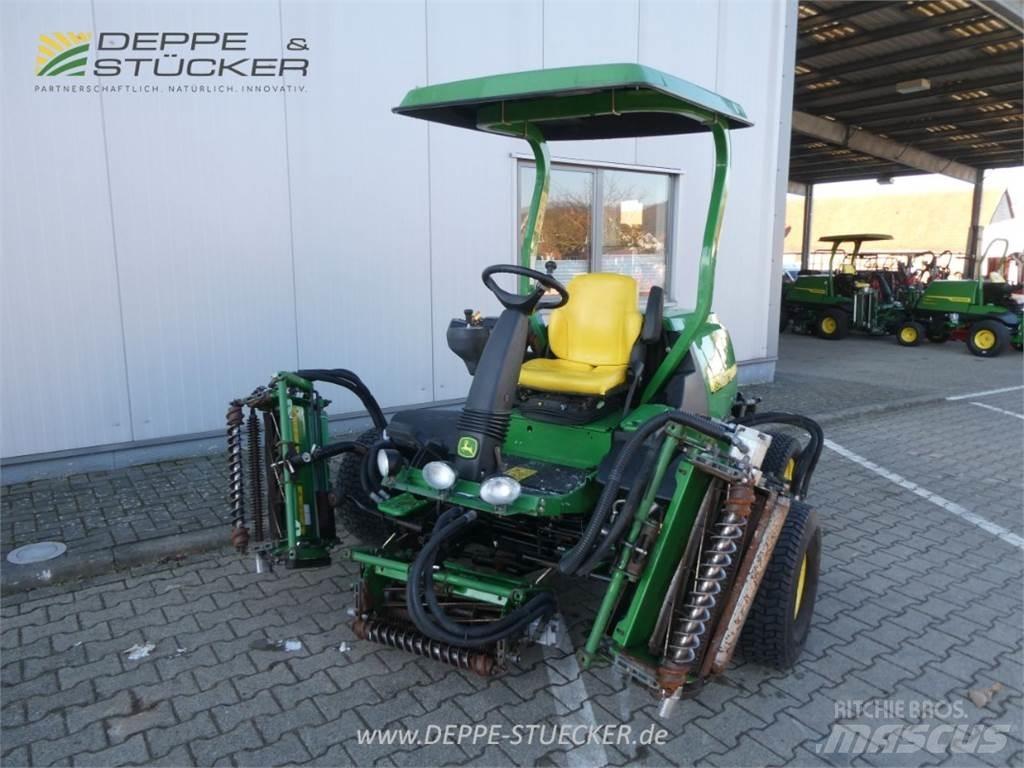 John Deere 8700 割草机